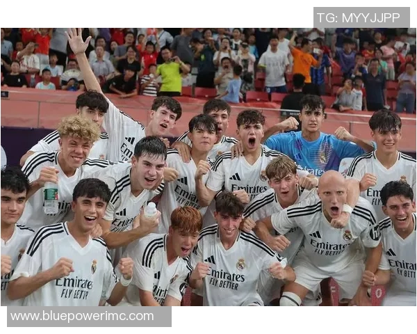 国米友谊赛大胜皇马五球狂潮引发全场欢呼与惊叹