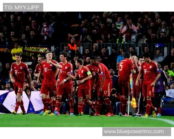 德甲焦点战巴萨与拜仁握手言和乌龙球引发战术解析与反思