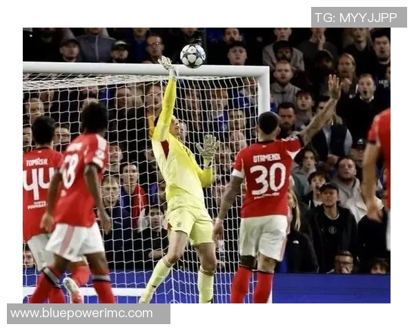 英超激战巴黎圣日耳曼大胜本菲卡红牌争议引发全场热议